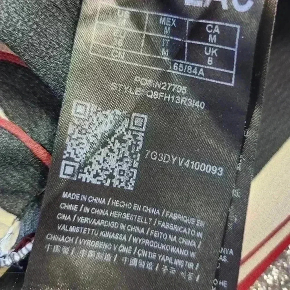 GUESS Off the shoulder long sleeve  crop top - Picture 6 of 6